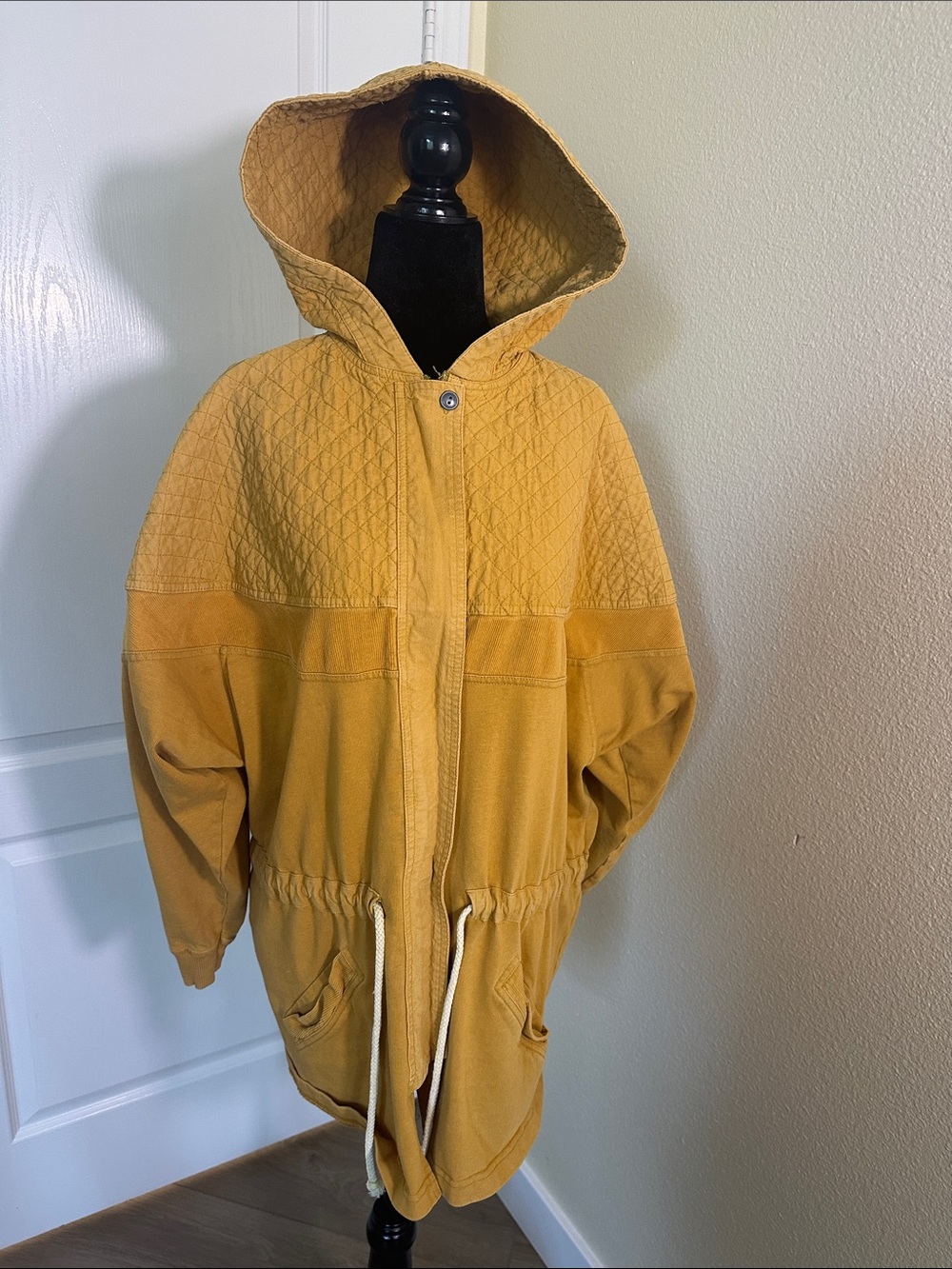 Vintage Beewear Sportif Mustard Yellow Quilted Hoodie. Size Large